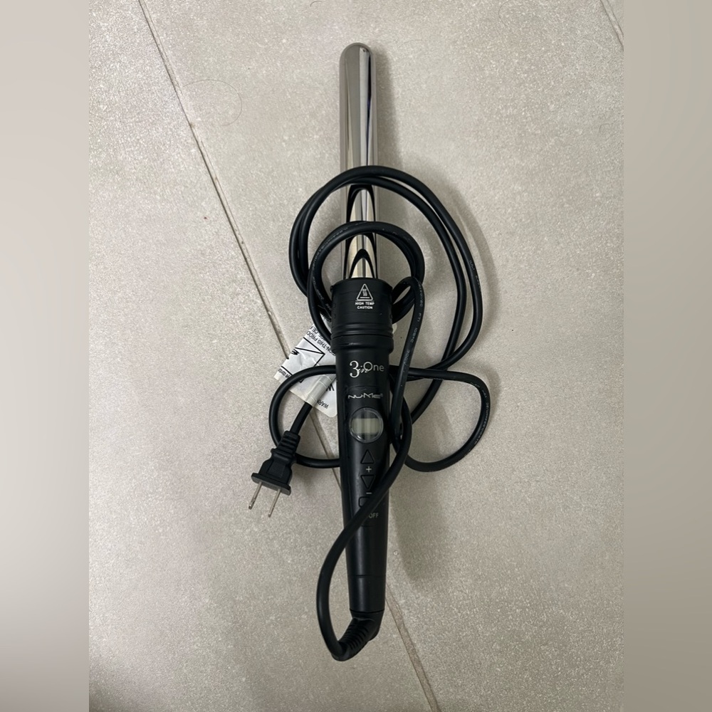 Nume curling iron